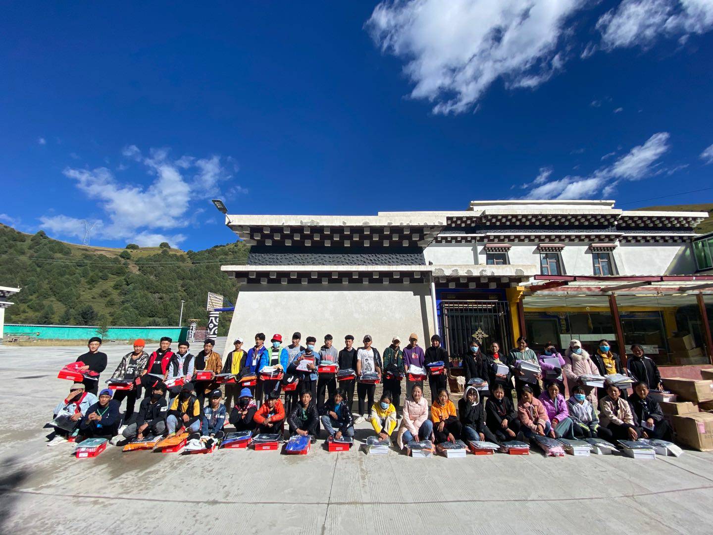 问鼎官方版网站登录入口-问鼎(中国)公益回顾丨家国同欢月同圆 温暖满载甘孜州(图8) 问鼎官方版网站登录入口-问鼎(中国)公益回顾丨家国同欢月同圆 温暖满载甘孜州(图8)